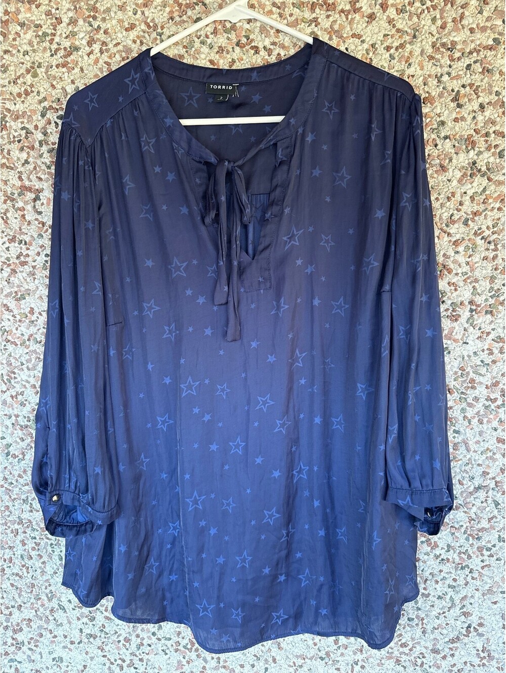 Torrid Plus Size 2 2X Navy Star Print Tie Neck Blouse Roll Tab Sleeve Top